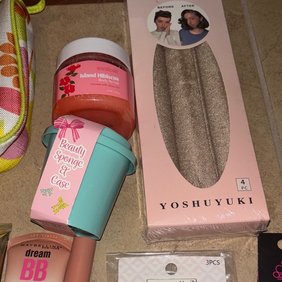 Bundel  spa set pouch  body scrub makeup spong and case heatless curls eyelashes - Picture 11 of 11